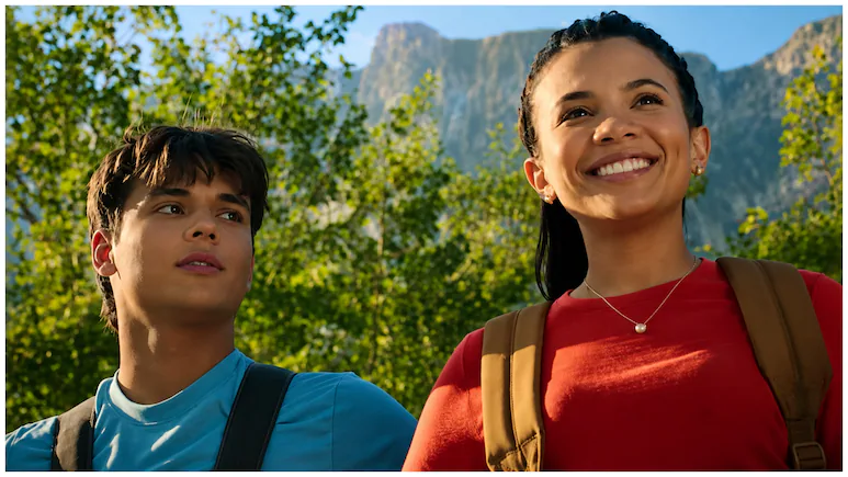 Jackie Howard and Alex Walter in My Life With the Walter Boys Season 3